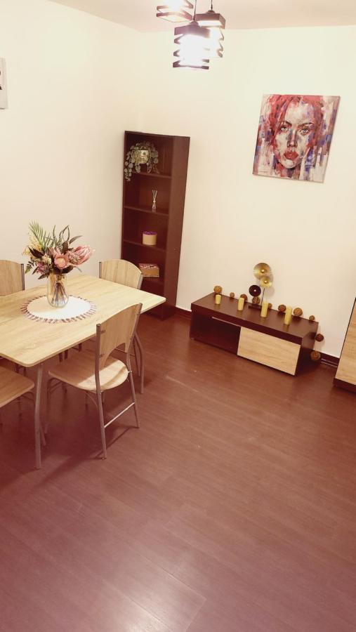 Two Bedroom Aparthotel With Garden View Bukares Bagian luar foto